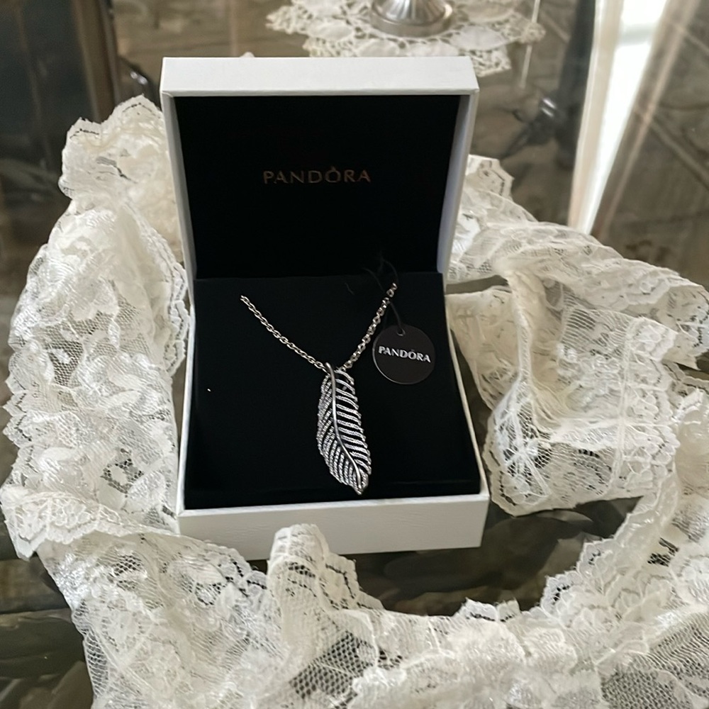 Pandora Leaf Pendant Necklace